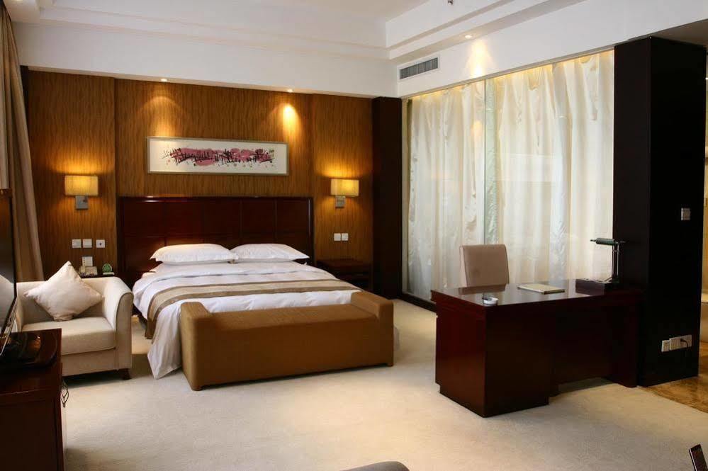 Tianrui Business Hotel Taiyuan  Buitenkant foto